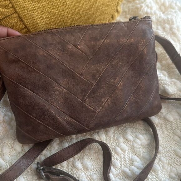 Latico Leather Sunny Brown Leather Crossbody Bag - Picture 2 of 7